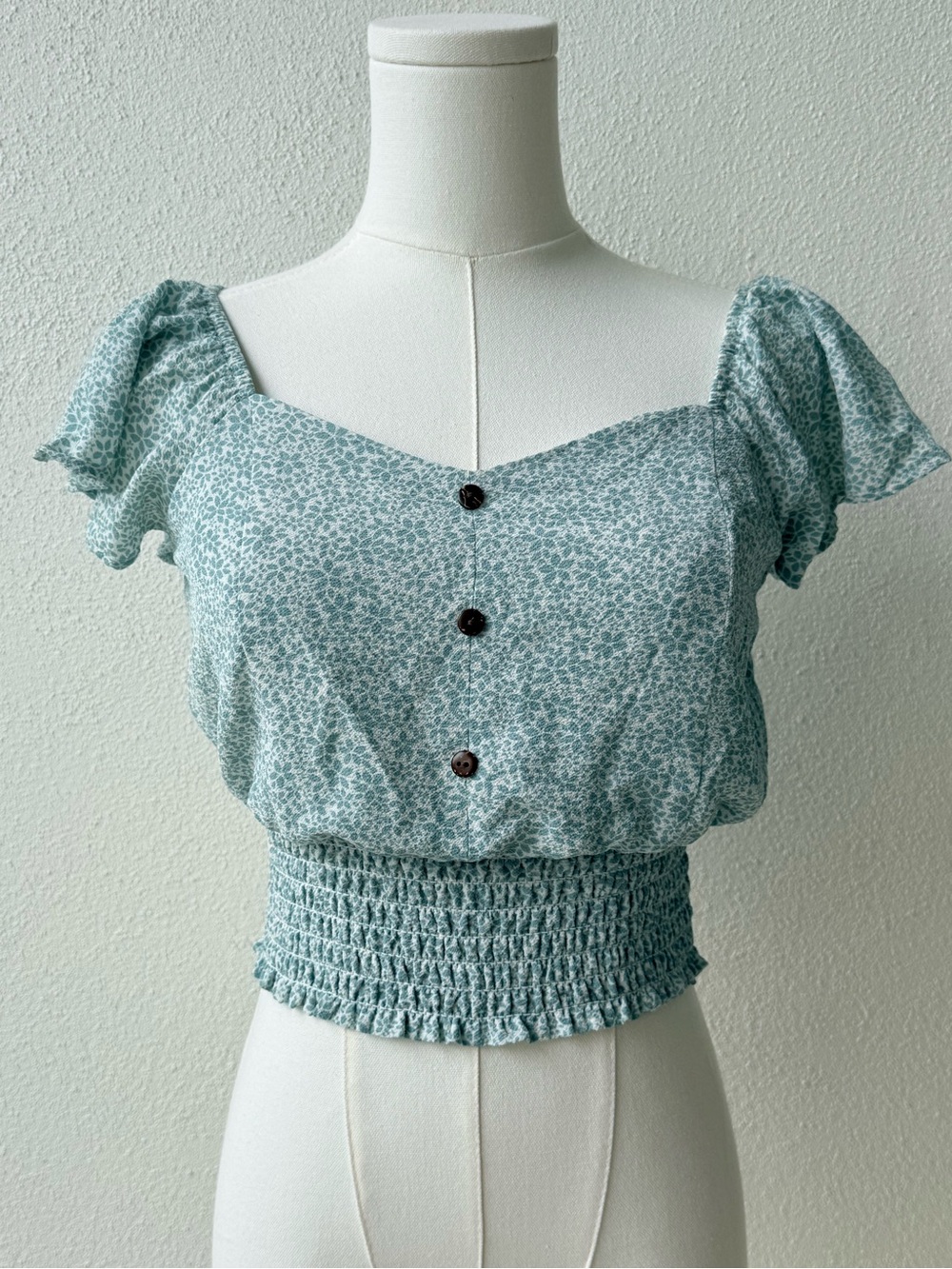NWT Monteau Sea green Green Floral Smocked Crop Top, super cute, small